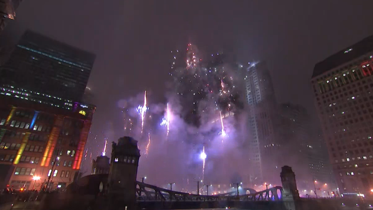 Video: Re-Watch Chicago’s Largest-Ever NYE Fireworks Display – NBC Chicago