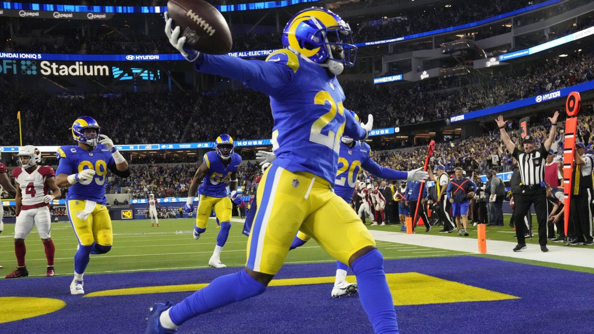 Matthew Stafford, Rams crush Cardinals, advance to divisional round 