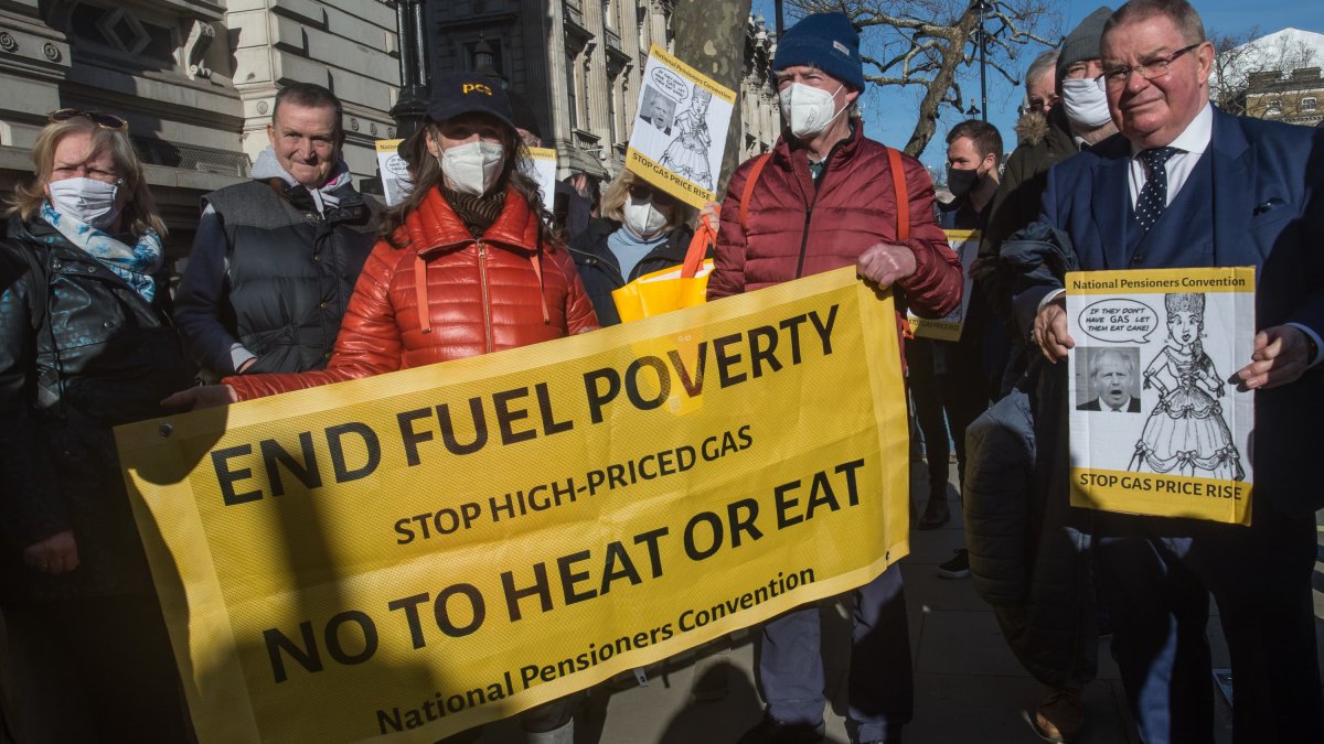 Brits Brace for 'Perfect Storm' of Tax Rises, Spiraling Inflation and an Energy Crisis – NBC Chicago - Vimarsana News