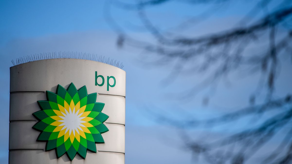 BP CEO Says Oil and Gas Giant Is a 'Greening Company,' Refutes Greenwashing Accusations – NBC Chicago - Vimarsana News