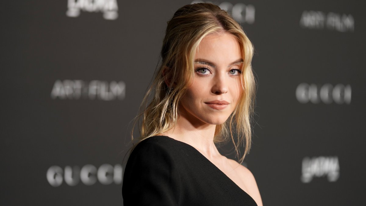 'Euphoria' Star Sydney Sweeney Wrote a 5-Year Career Plan When She Was 12 to Convince Her Parents to Let Her Act – NBC Chicago - Vimarsana News