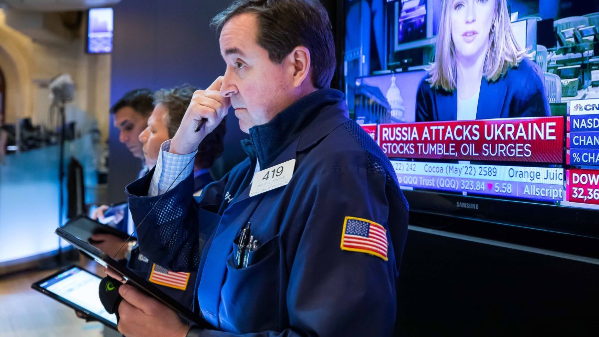 Treasury Yields Dip, But Investors Keep Watch Over Bond Spreads - Vimarsana News