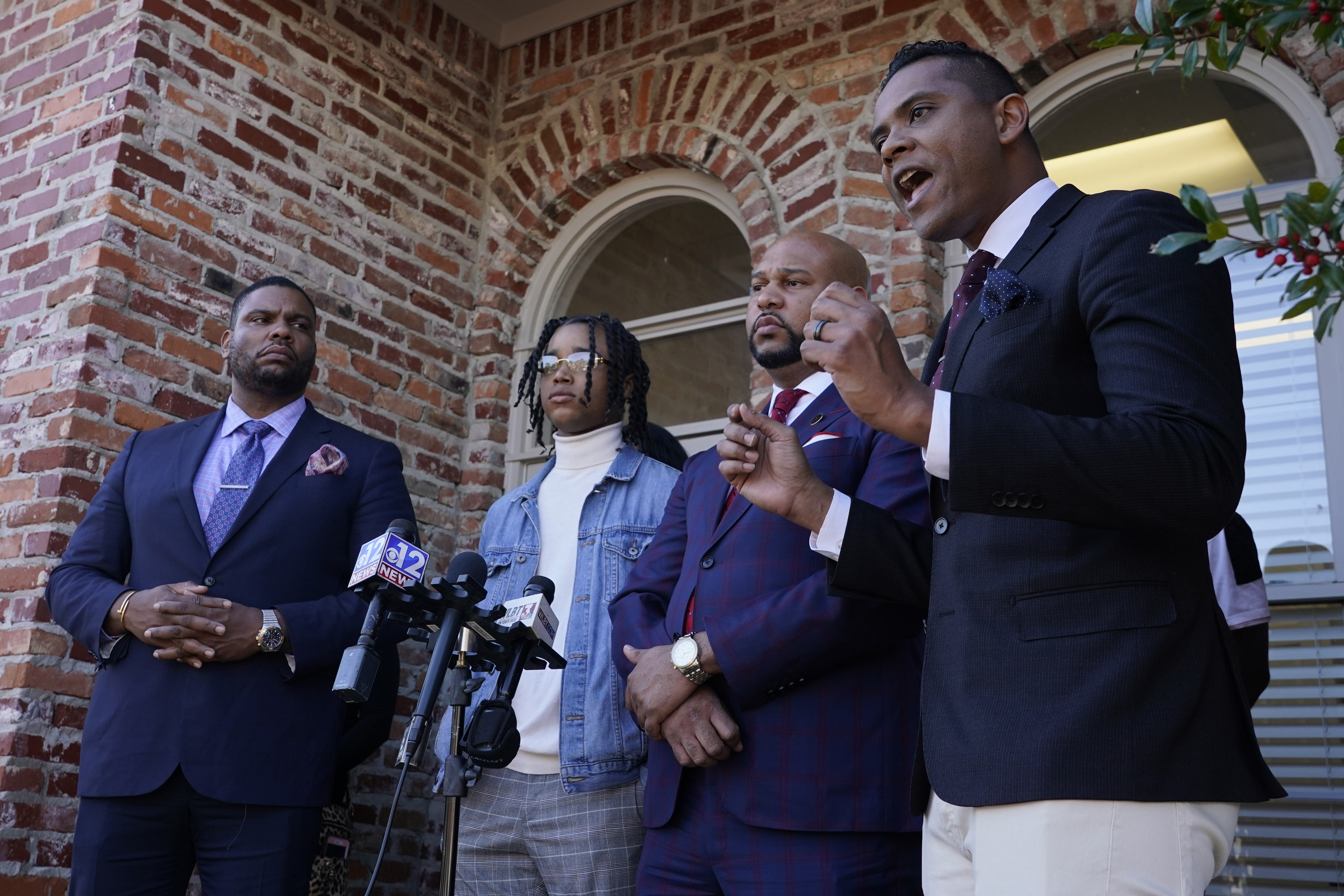 'Black While Working': Hate Crime Probe Sought in Attempted Shooting – NBC Chicago - Vimarsana News