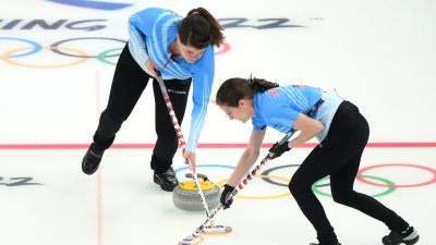 Us Women S Curling Starts Olympics With Decisive Win Over Roc Nbc Chicago