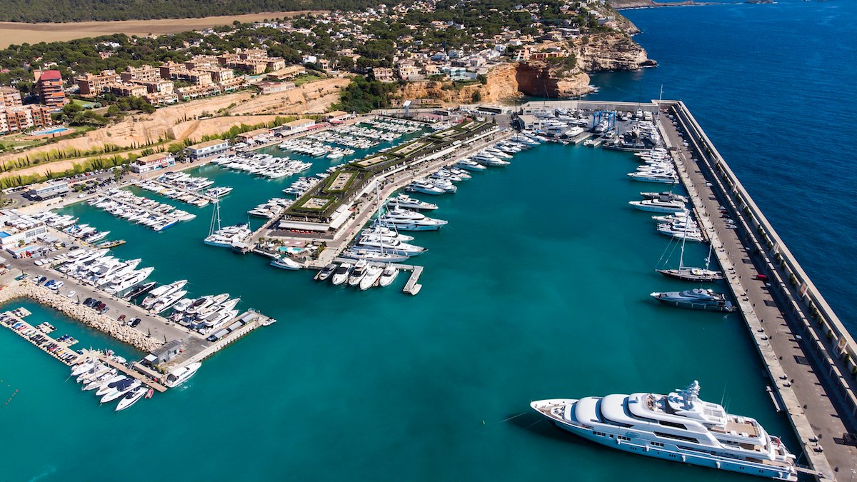 Ukrainian Sailor Tries to Sink Russian Boss' Luxury Yacht – NBC Chicago - Vimarsana News