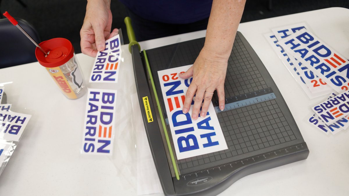 Some Dems Fear Extinction in Rural US With Brand Seen as 'Toxic' – NBC Chicago - Vimarsana News