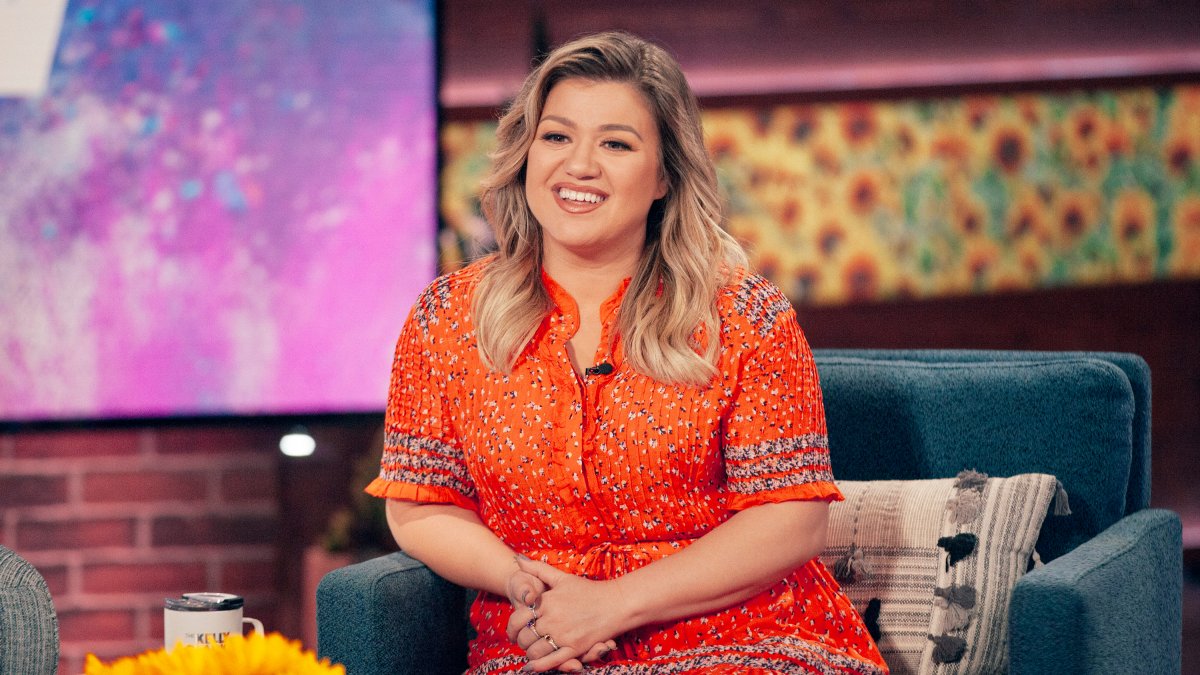 Kelly Clarkson Settles Divorce With Brandon Blackstone For Millions – NBC Chicago - Vimarsana News