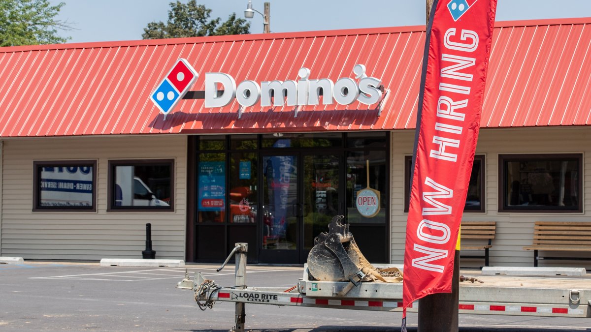 Domino's Will Pay You $3 If You Pick Up Your Own Pizza – NBC Chicago - Vimarsana News