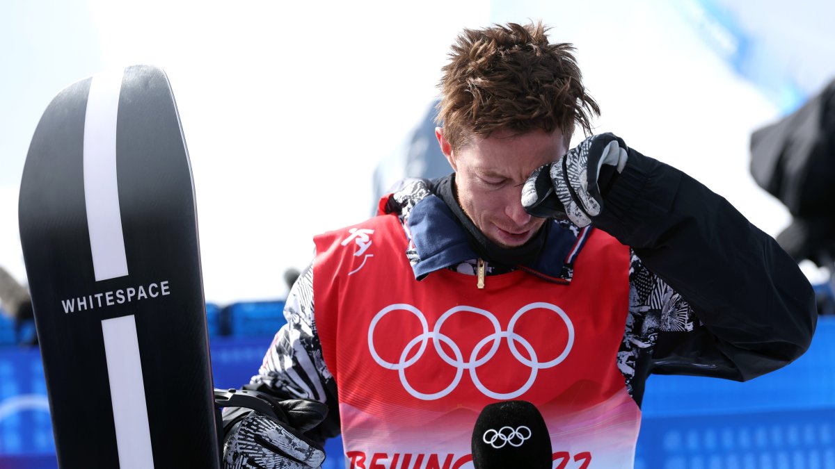 After a fall, Shaun White stomps his way into Olympic halfpipe final