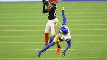 Tee Higgins #85 of the Cincinnati Bengals catches the ball