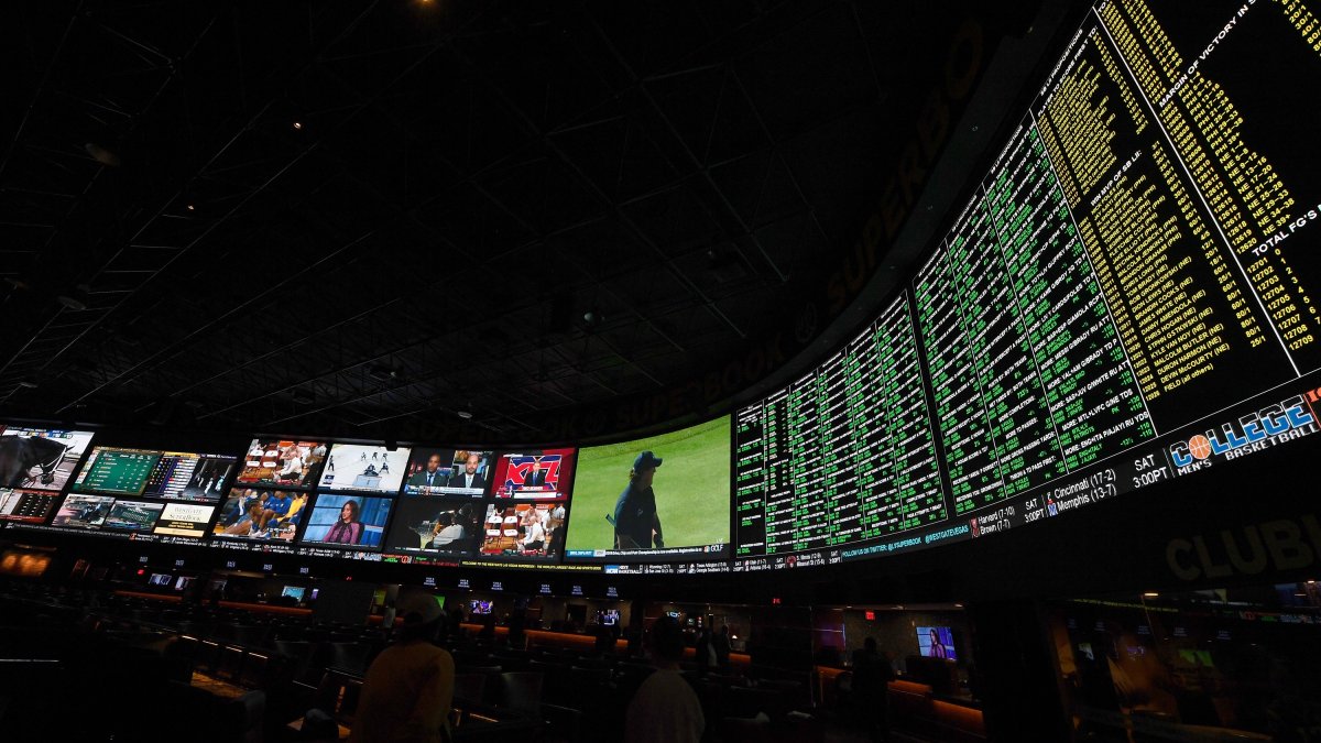 Illinois quietly increases cost of online betting, and Chicago may be next