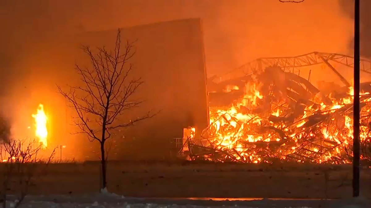 Large Fire Engulfs Warehouse in Northwest Suburban Bartlett - Vimarsana News