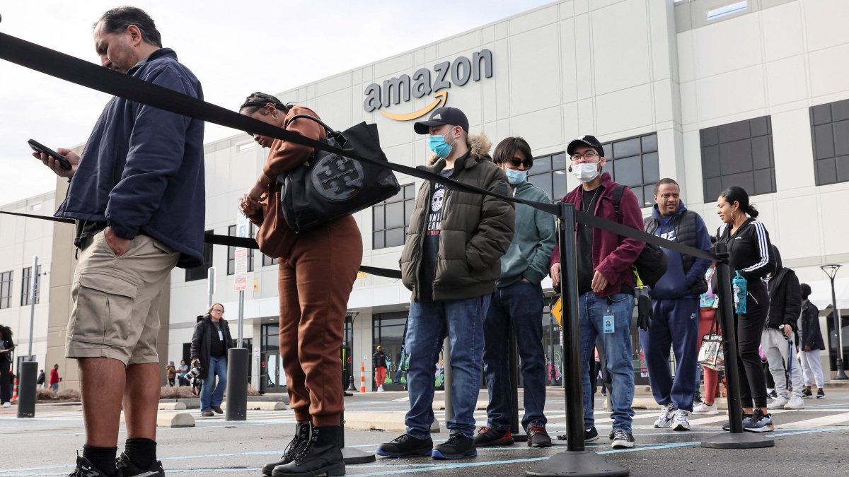 Amazon Fires Two Employees Tied to Staten Island Union Effort - Vimarsana News
