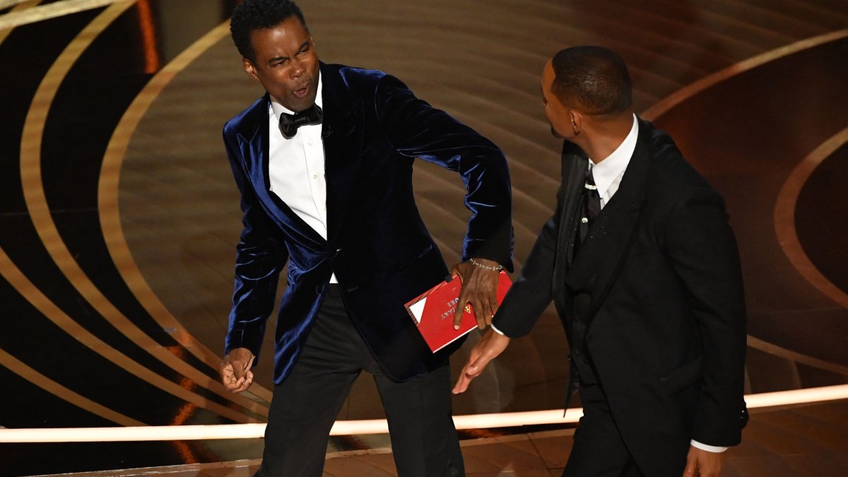 Will Smith Slaps Chris Rock on Oscars Stage – NBC Chicago
