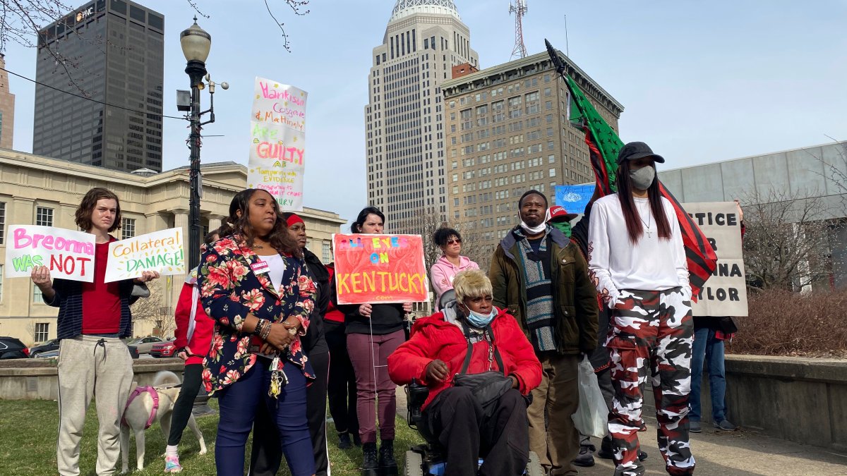 Breonna Taylor's Family, Protesters Upset Over Ex-Officer's Acquittal - Vimarsana News