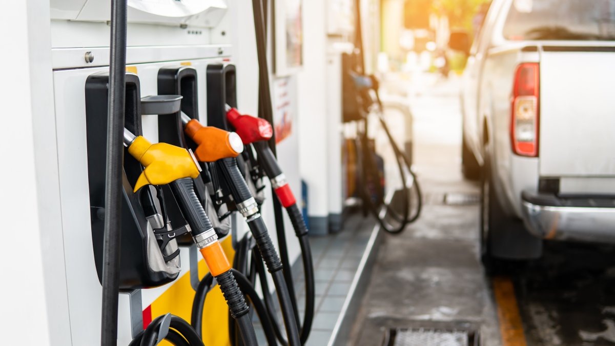 Dr. Willie Wilson to Give Away $150,000 in Gas Discounts Thursday. Here's When and Where - Vimarsana News
