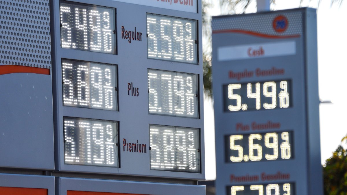 How to Save Money on Gas as Prices Per Gallon Soar in the U.S. – NBC Chicago - Vimarsana News