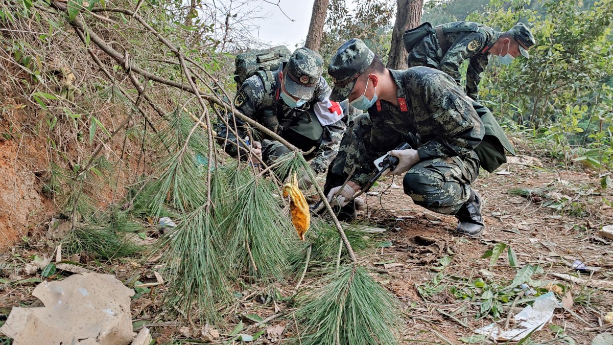 Search at China Plane Crash Site Suspended Amid Rain – NBC Chicago - Vimarsana News
