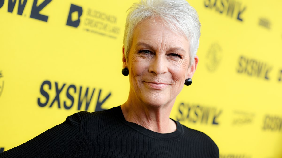 See Jamie Lee Curtis Emotional Reaction To Her First Oscar Nomination