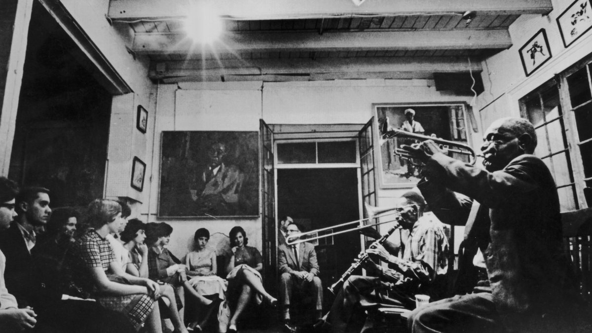 'Absurd' 100-Year-Old Policy Banning Teaching of Jazz Music in New Orleans Finally to Be Lifted – NBC Chicago - Vimarsana News