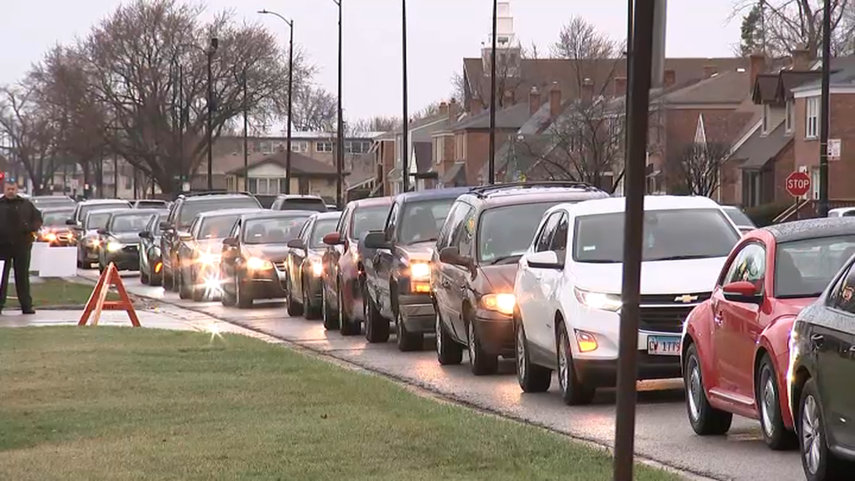 Willie Wilson's Gas Giveaway Sees Chicago Drivers Lining Up For