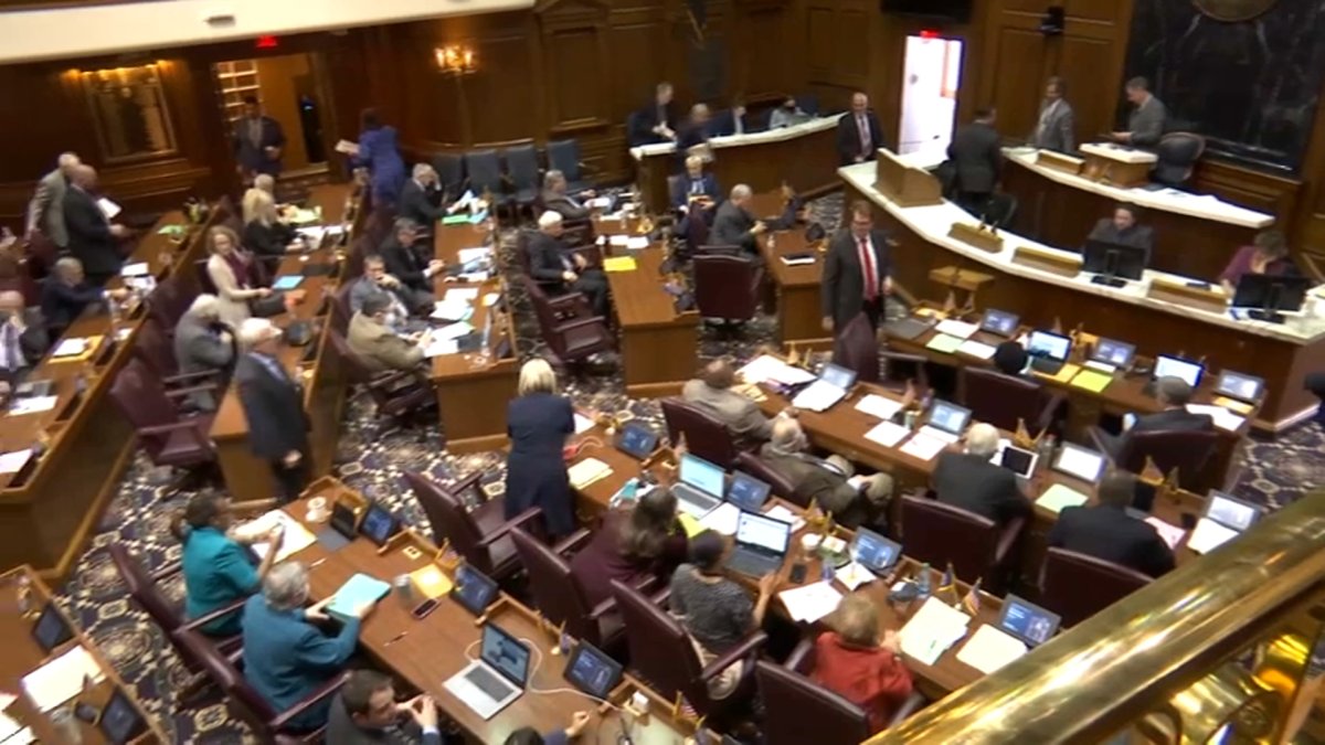 Indiana Lawmakers Approve Repealing Gun Permit Requirement - Vimarsana News