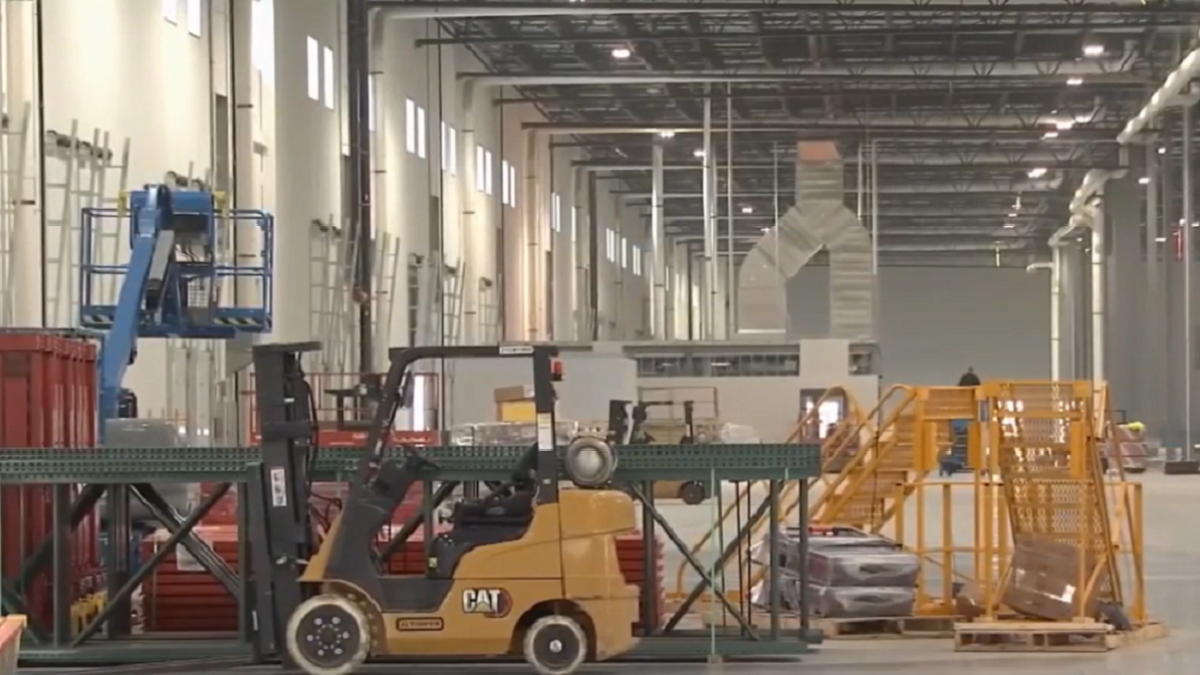 Lion Electric announces hundreds of layoffs, suspends work at suburban facility