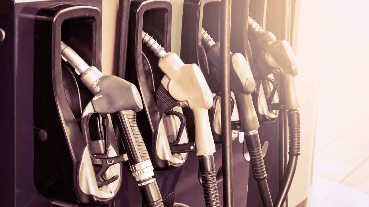 Willie Wilson Chicago Gas Giveaway: What to Know, Participating Stations and More - Vimarsana News
