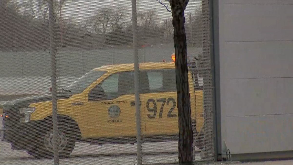 Charges Pending Against Man Accused of Jumping Fence, Climbing Onto Plane at Midway – NBC Chicago