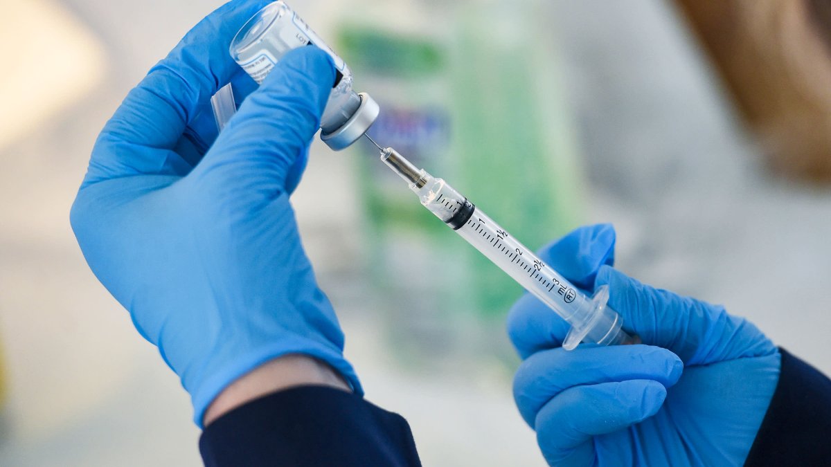 Booster shots, indoor masking encouraged in rising COVID risk levels, health officials say – NBC Chicago Booster shots, indoor masking encouraged in rising COVID risk levels, health officials say – NBC Chicago