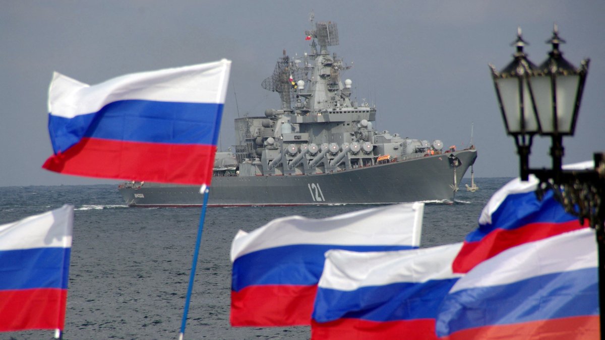 Russia May Rethink Black Sea Strategy After Sinking of Warship Moskva; Germany Seizes World's Largest Yacht Tied to Russian Billionaire