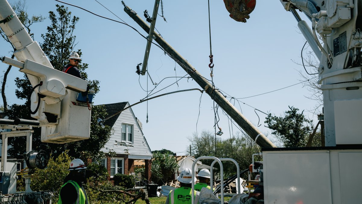Storms Batter Aging US Power Grid as Climate Disasters Spread – NBC Chicago - Vimarsana News