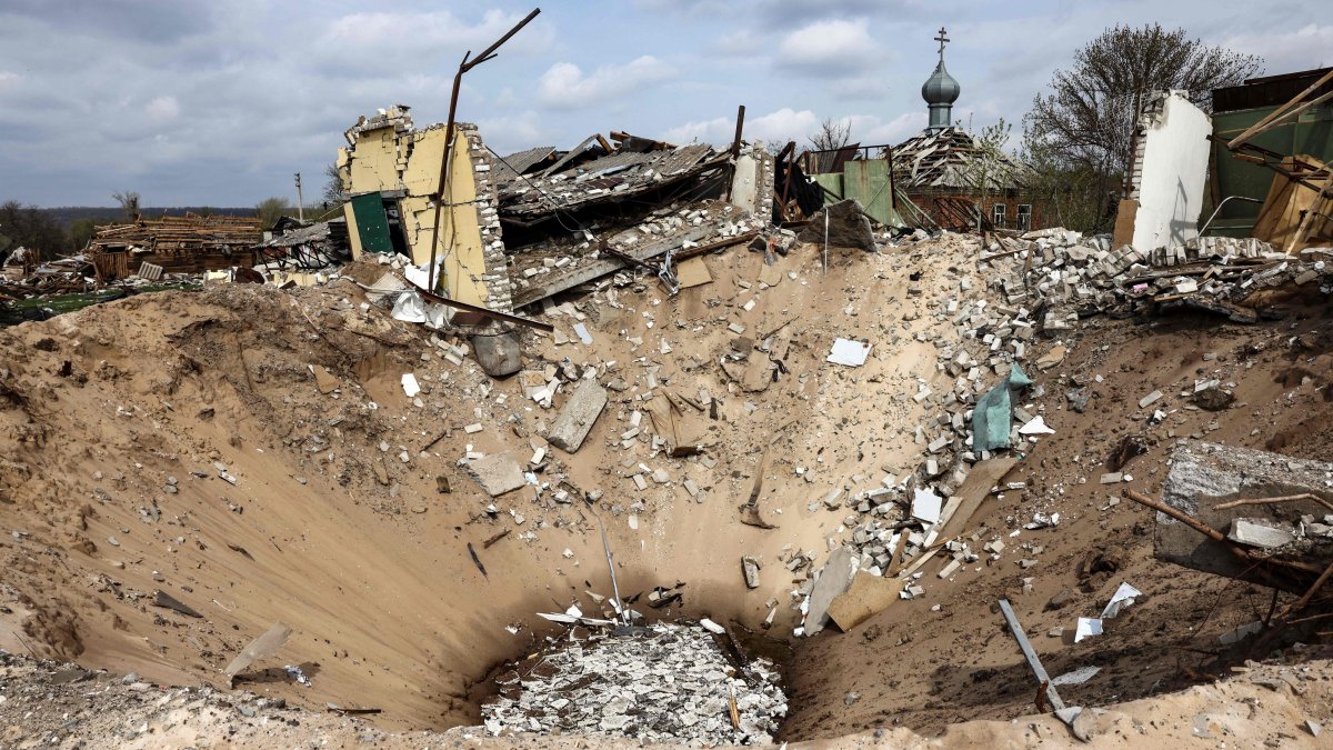 Russia Pours in More Troops and Presses Attack in Eastern Ukraine - Vimarsana News