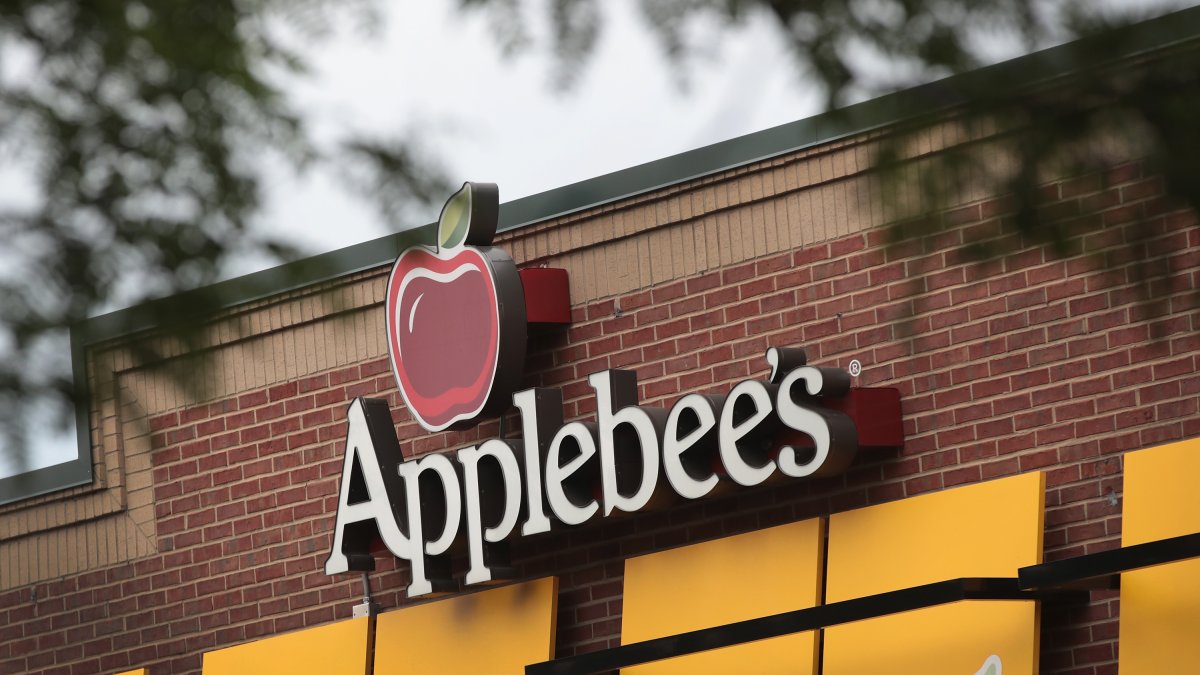 ‘Taste My Face’ Applebee’s Releases WingFlavored Lip Gloss NBC Chicago