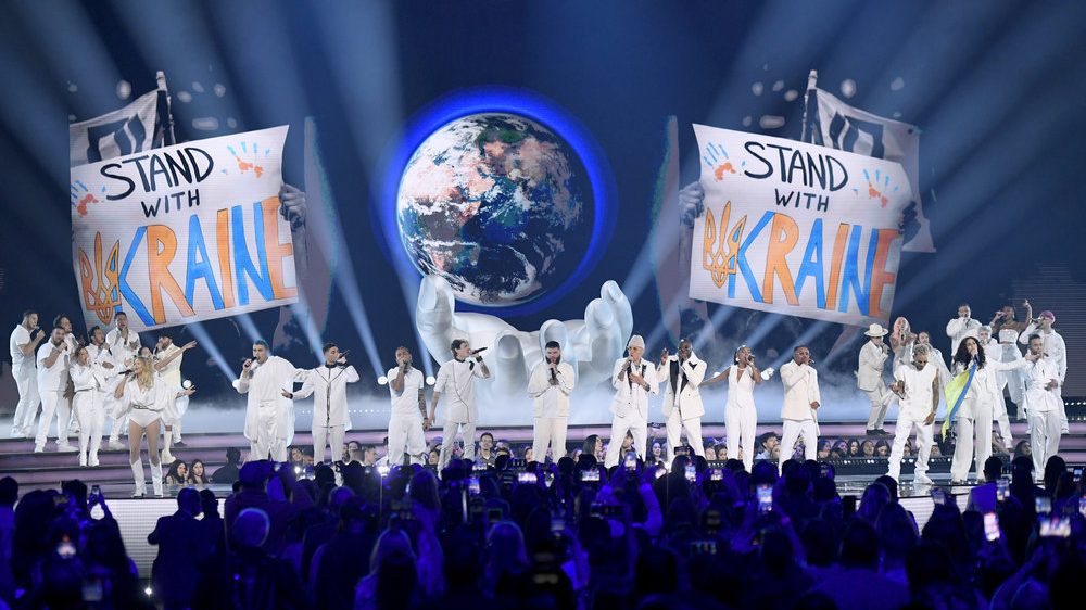 Black Eyed Peas Open 2022 Latin AMAs With 'Where Is the Love ...