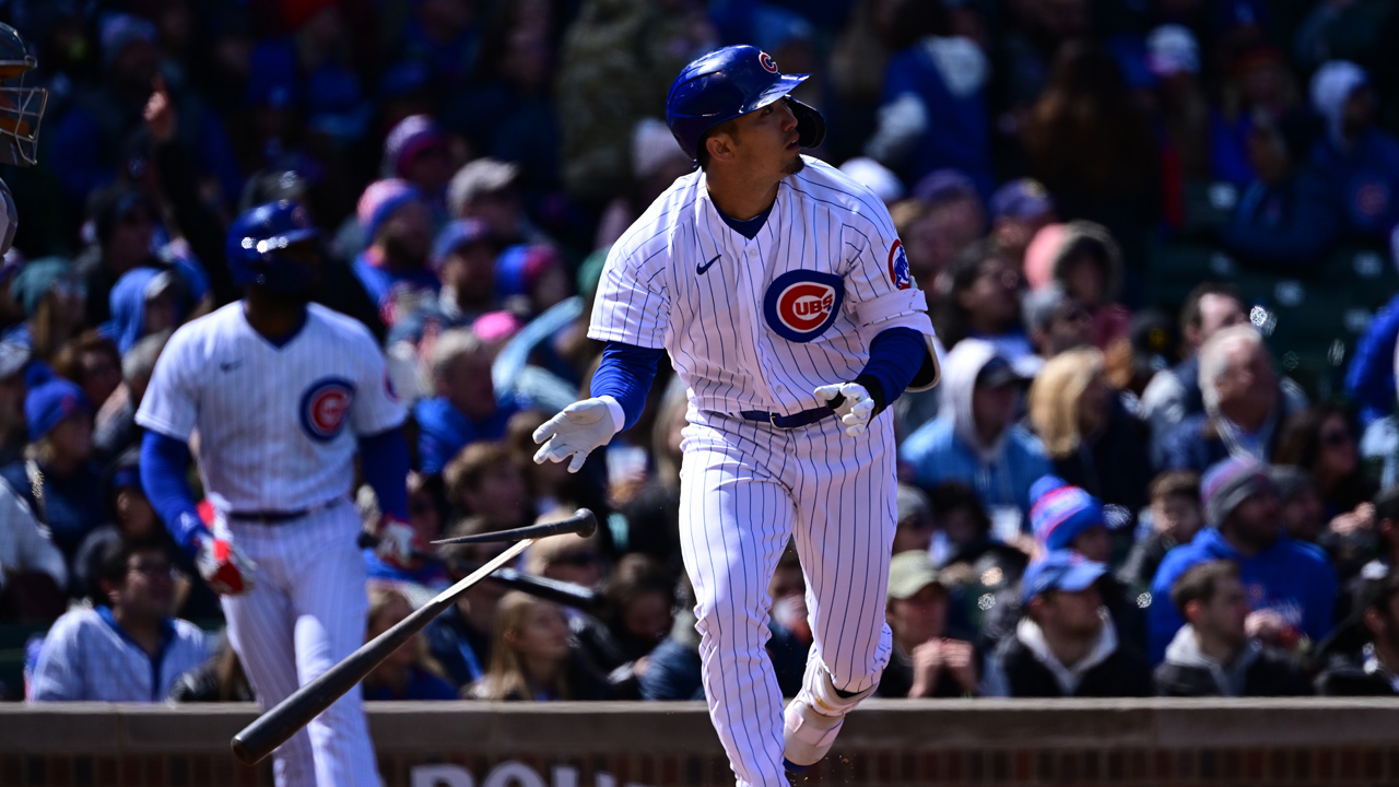 Seiya Suzuki of the Chicago Cubs hits a sacrifice fly in the first inning  of a baseball game against the Milwaukee Brewers on April 9, 2022, at  Wrigley Field in Chicago. (Kyodo)==Kyodo