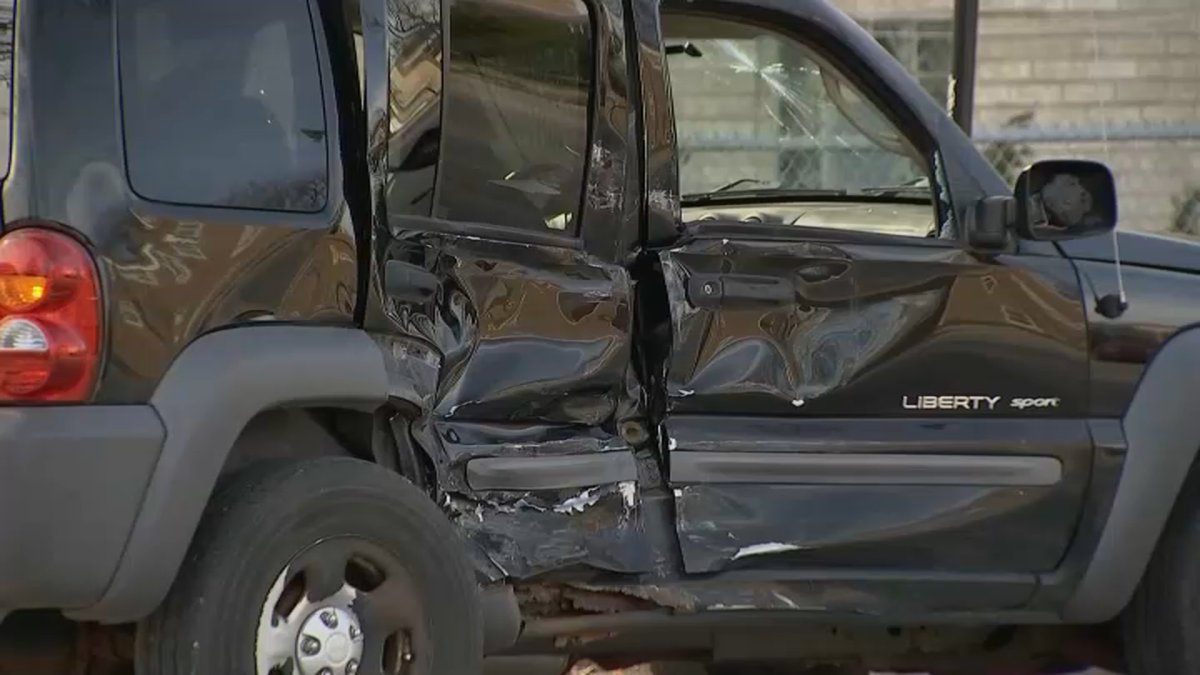 2 Officers Among 3 Injured in Portage Park Crash Involving CPD Van - Vimarsana News