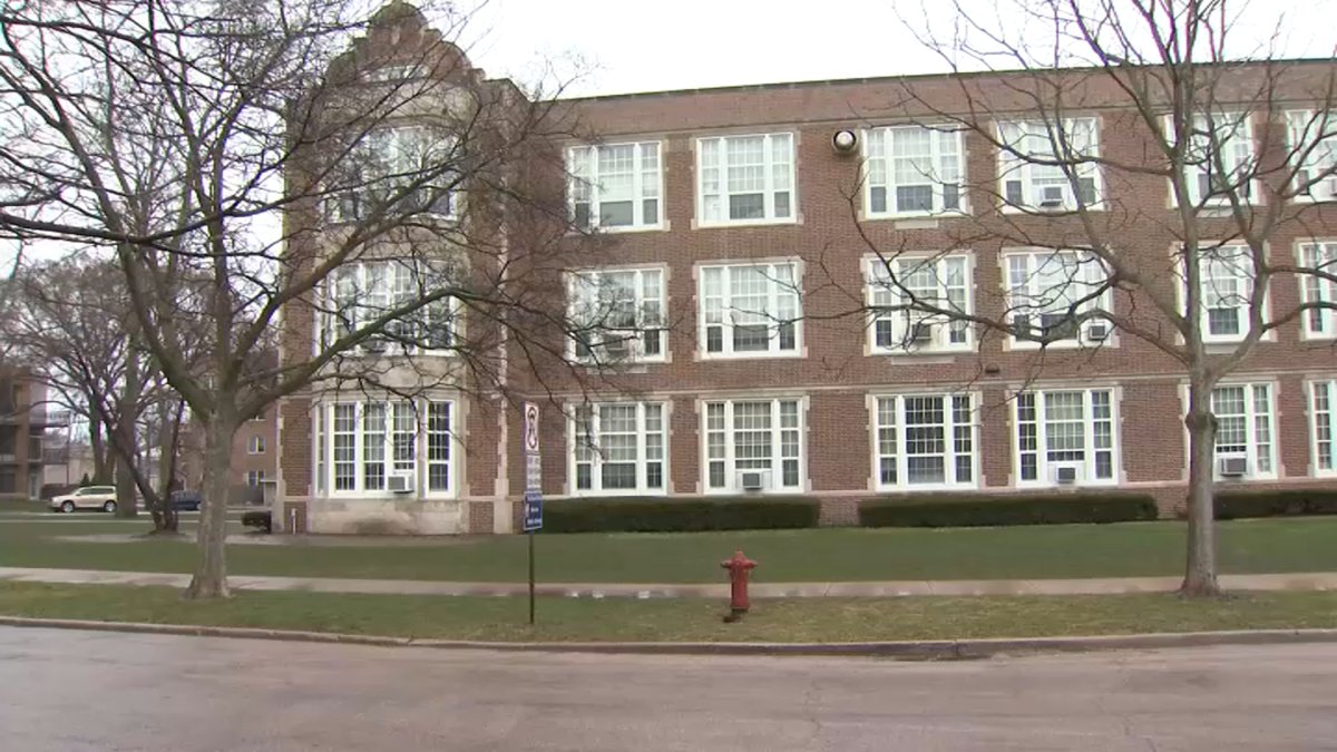 Parents Concerned After Teacher Injured Breaking Up Fight at Evanston School - Vimarsana News