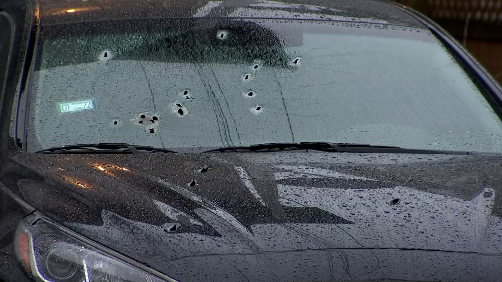 Woman Critically Hurt in Hail of Gunfire in Ravenswood