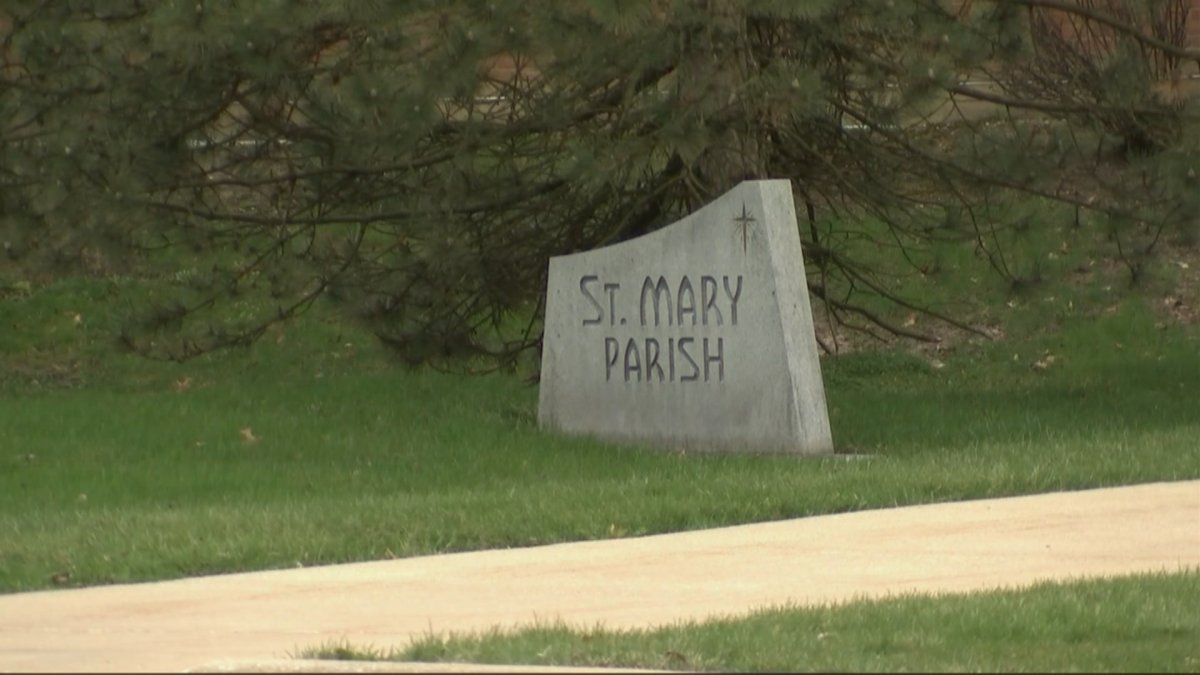 Dozens Show Support for Sheriff's Deputy as He Faces Charges Following School Incident - Vimarsana News