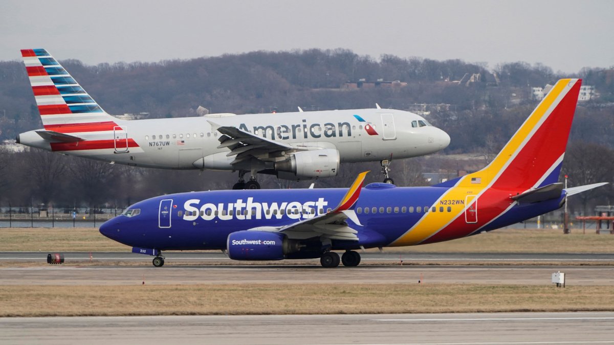 U.S. Airline Bookings Dropped 17% in April as Flights Got Even More Expensive - Vimarsana News