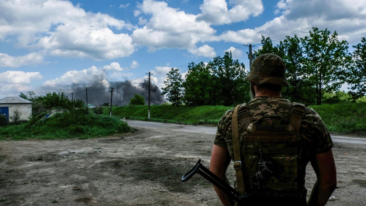 Russian Forces Advance in the East of Ukraine; Zelenskyy Says Donbas Situation 'Very Difficult.' Follow Our Live Updates – NBC Chicago - Vimarsana News