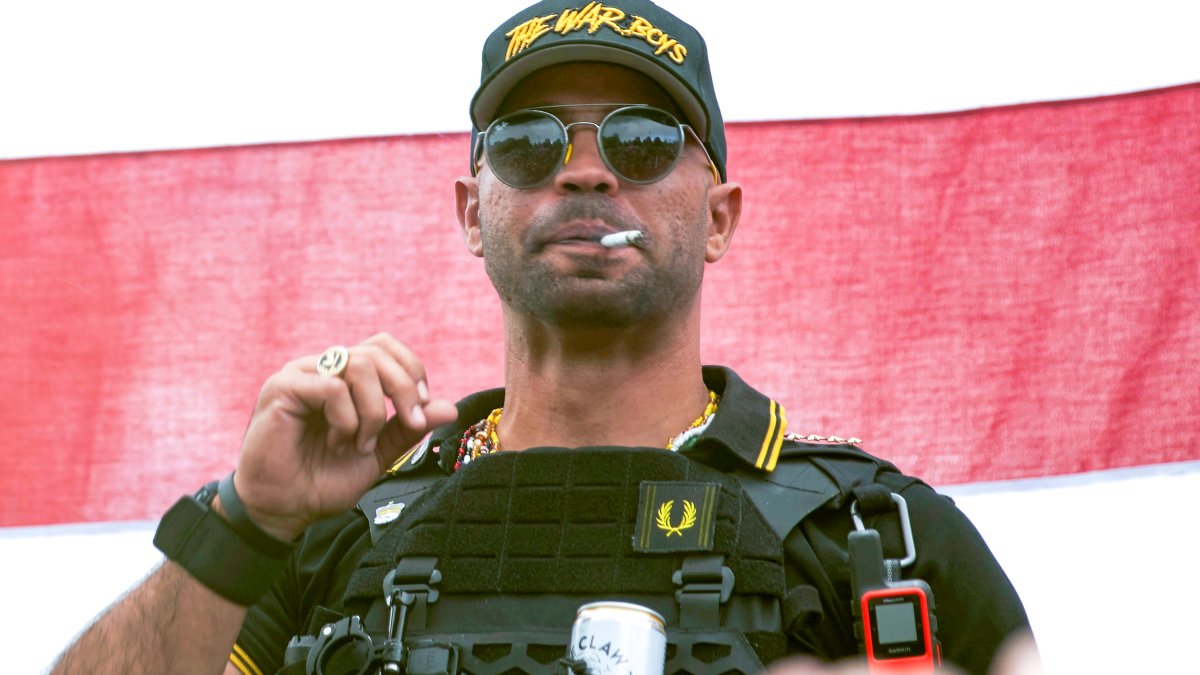 Police Officer Often Fed Information to Proud Boys Leader, Messages Show – NBC Chicago - Vimarsana News