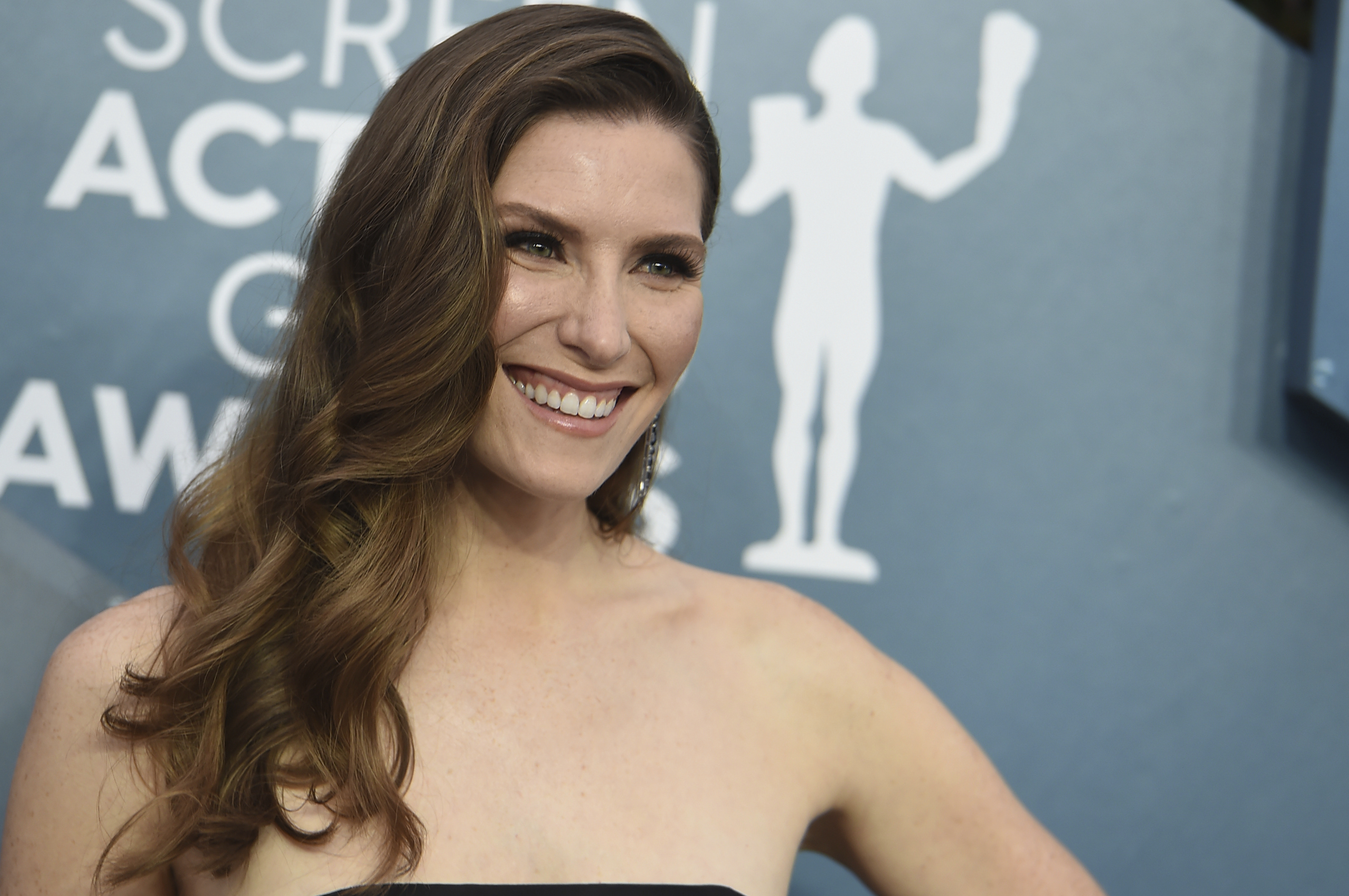 'Schitt's Creek' Star Sarah Levy Is Pregnant With Her First Baby – NBC Chicago - Vimarsana News