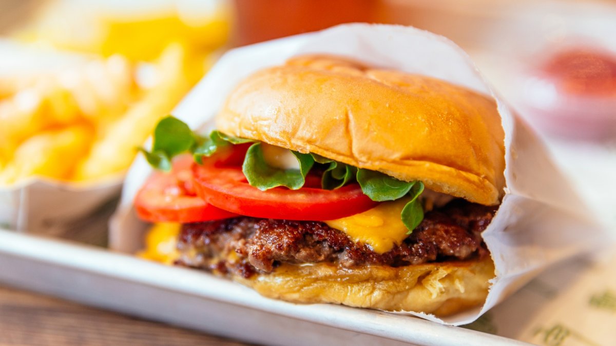 This is the Top Cheeseburger in Illinois, According to Yelp - Vimarsana News