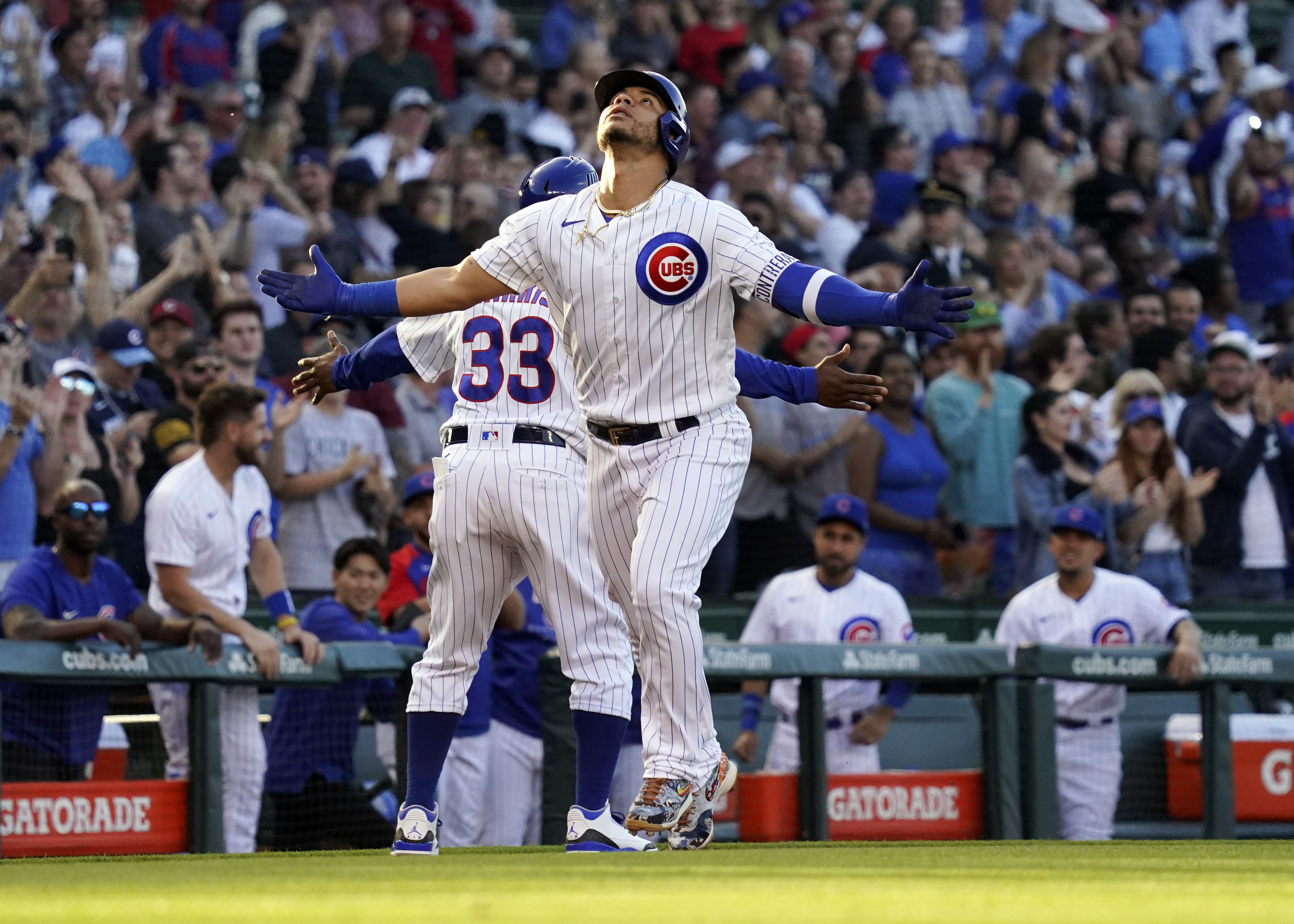 Willson Contreras hits grand slam for 100th career home run