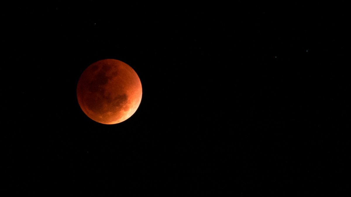 Total Lunar Eclipse to Shine Over Chicago in Hours, But Will It Be