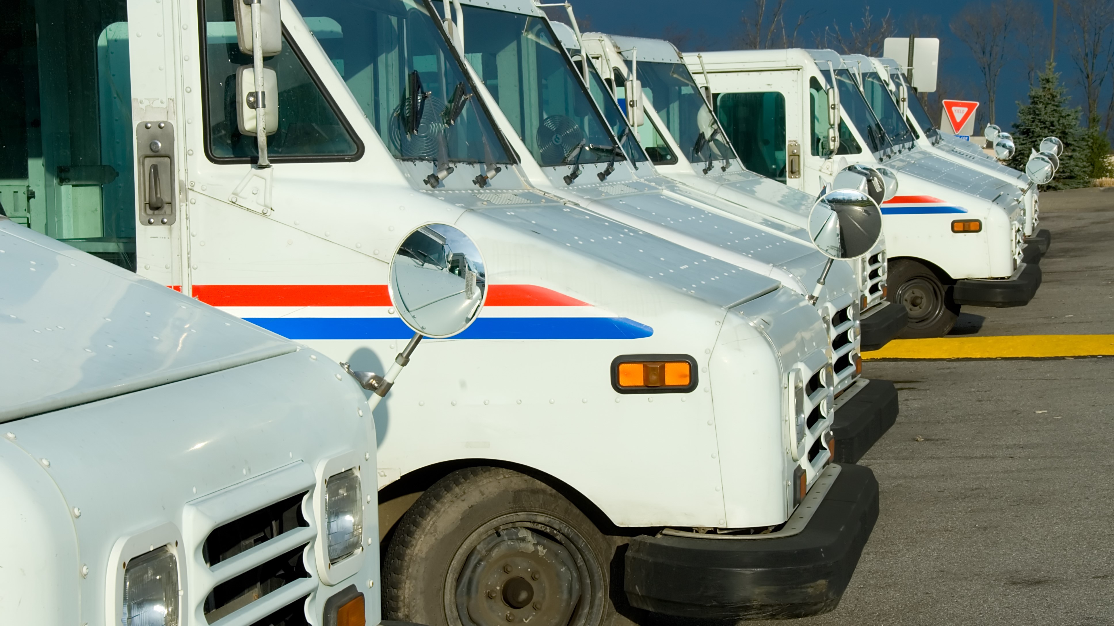 Postal Workers Robbed at Gunpoint Within Minutes of One Another on Chicago's South Side