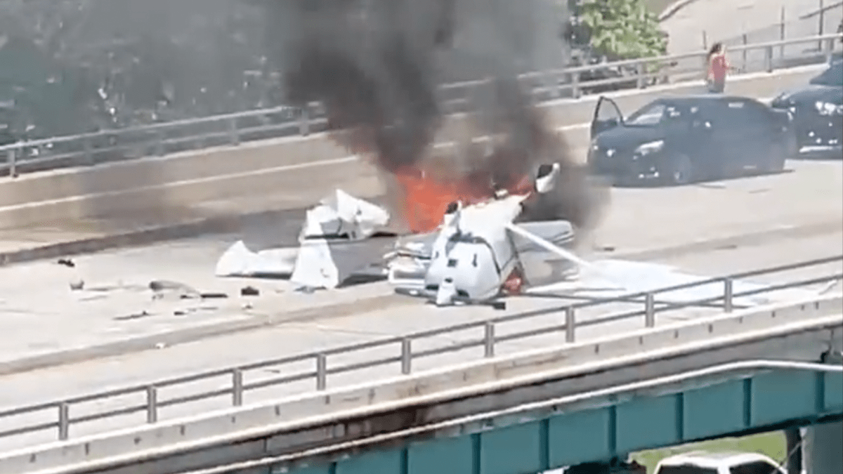 6 Injured After Small Plane Crash Lands on Miami Bridge, Hitting SUV and Catching Fire - Vimarsana News