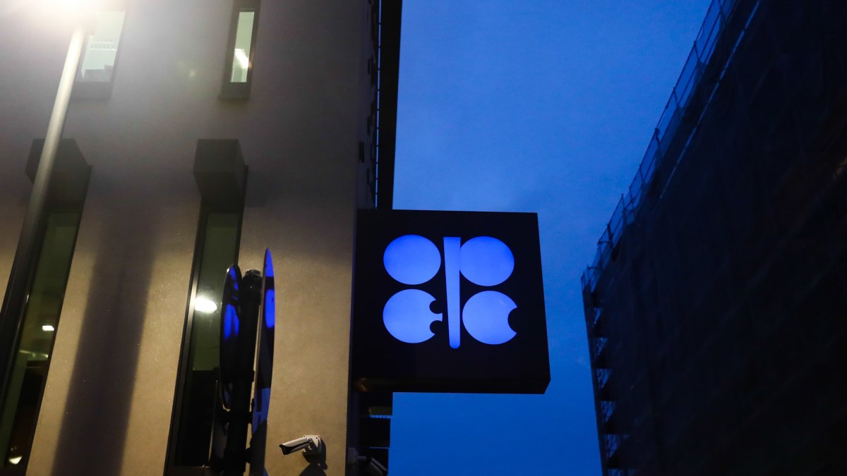 OPEC+ Has 'Kind of Broken Down' as Russia Loses Relevance and Group Faces Tight Spare Capacity – NBC Chicago - Vimarsana News